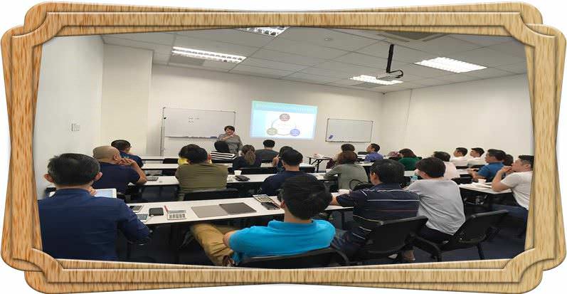 Investment Talks Classroom Tracy Goh Investment Talks Classroom Students attending the Course